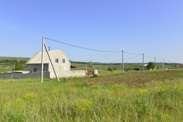 Aprinderea luminii în casele din cartierul nou al satului Dobrogea, or. Sângera