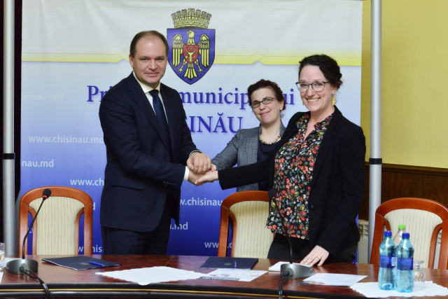 Semnarea Acordului de colaborare între Primăria municipiului Chişinău şi Programul USAID Comunitatea Mea