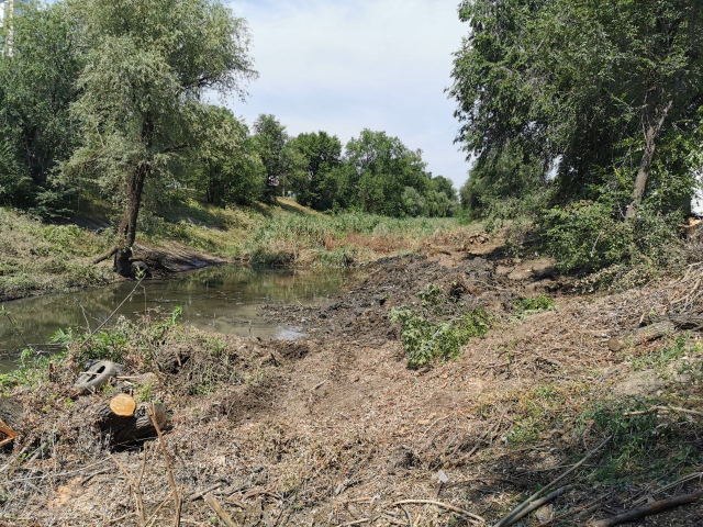 Continuă lucrările de curățare a albiei râului Bâc, în cadrul celei de-a doua etape: str. Petru Rareș - str. Mihai Viteazul