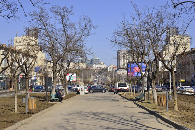 Ремонт пешеходной аллеи на бульваре Григоре Виеру