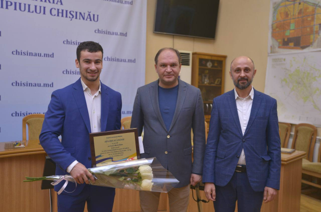 Primăria Chișinău a oferit diplome de onoare sportivilor care au obținut rezultate remarcabile la campionatele internaționale 