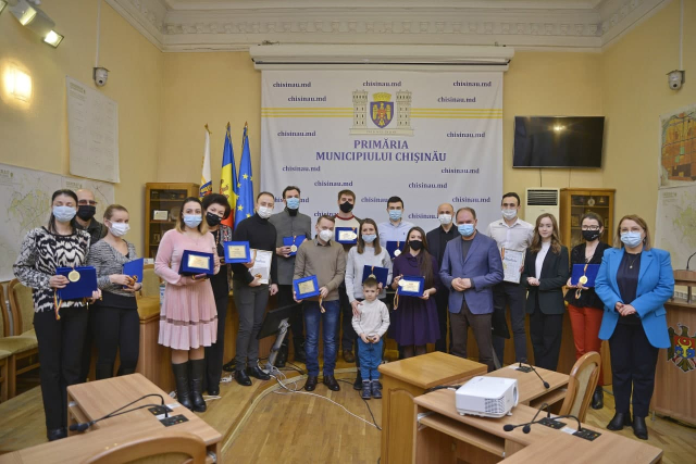 Decernarea premiilor municipale pentru tineret în domeniile literaturii, artei, științei, tehnicii și activismului civic, ediția 2021 (VIDEO)
