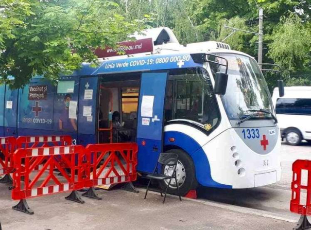 Amplasarea celor două puncte mobile pentru vaccinarea antiCOVID-19, un troleibuz și un autobuz: 08 iunie 2021