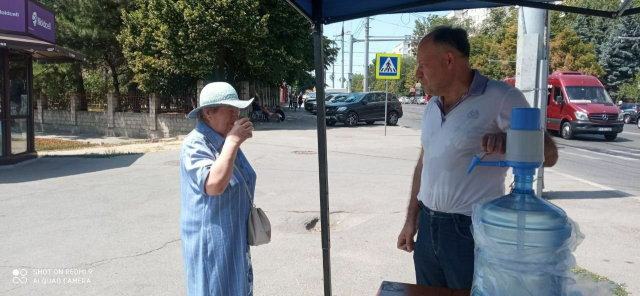 Обустройство точек снабжения питьевой водой в секторах столицы