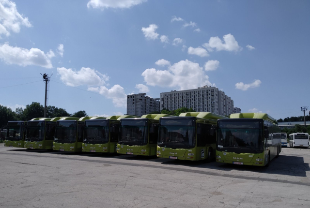 Primele 4 autobuze din lotul de 18 unități rulate, achiziționate recent, au fost puse pe rute în suburbii