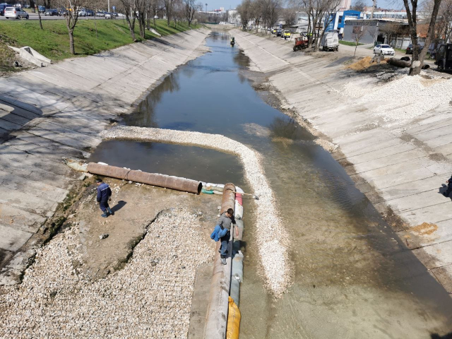 Începutul lucrărilor în cadrul proiectului de amenajare a albiei râului Bâc, pe tronsonul str. Petru Rareș - str. Cantonului (Podul M. Viteazul) 