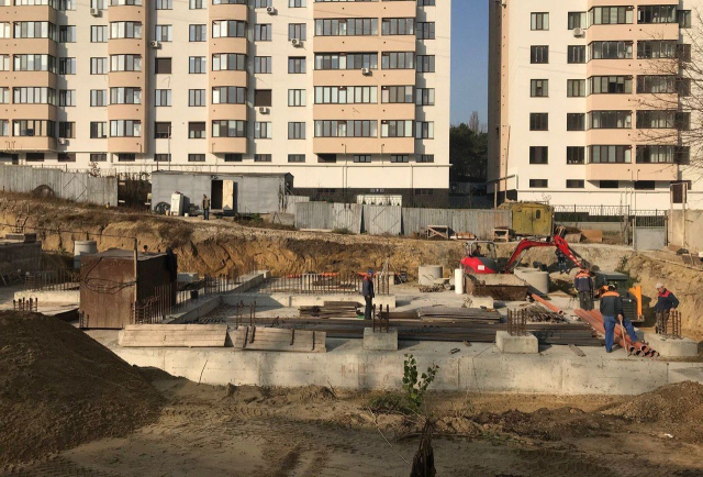 Suspendarea autorizației de construire pentru edificarea unui bloc de locuințe multietajat din Calea Ieșilor