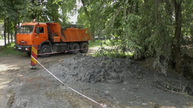 Curățarea colectorului de ape pluviale din Calea Ieșilor