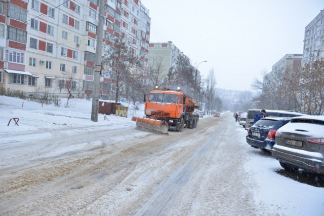 Situația în oraș privind circulația transportului public și deszăpezirea (ora 12:00) 