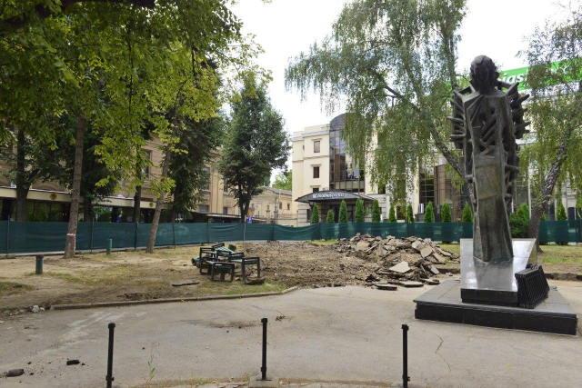 Au început lucrările de renovare a Scuarului „Mihai Eminescu" din centrul capitalei