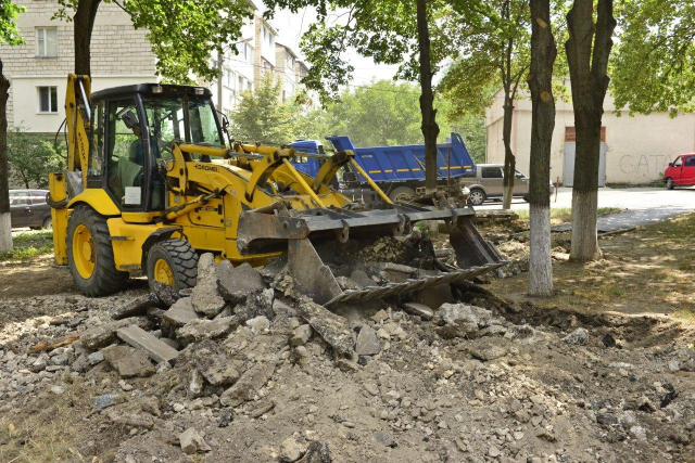 Au început lucrările de renovare a scuarului de pe str. Vasile Dokuceaev