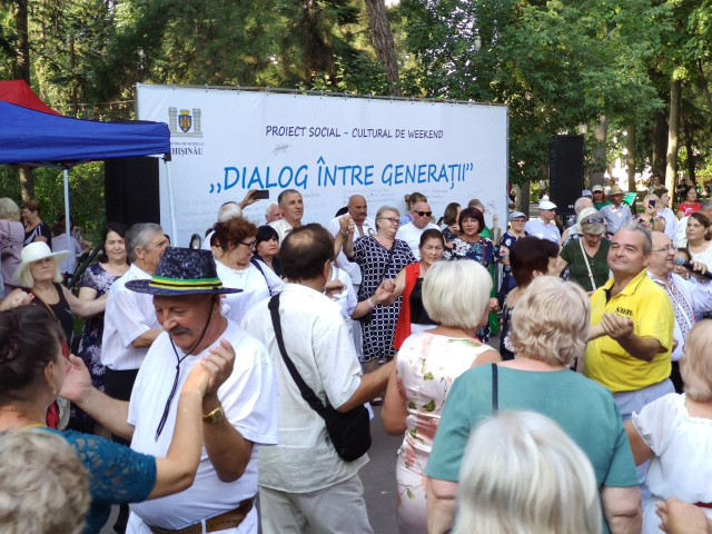 Programul activităților social-culturale în cadrul proiectului „Dialog între generații"