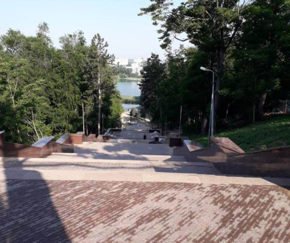 Finalizarea lucrărilor privind reconstrucția Scărilor de granit din Parcul „Valea Morilor”