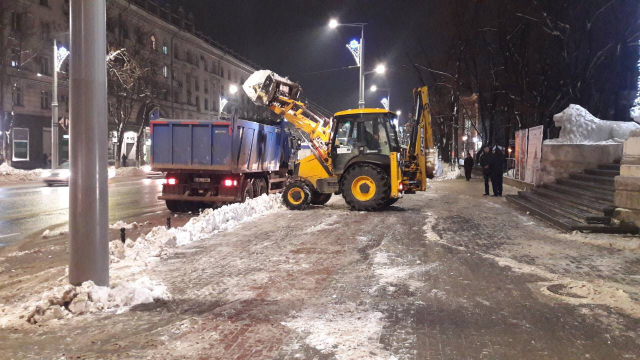 Evacuarea zăpezii de pe bd. Ștefan cel Mare și Sfânt